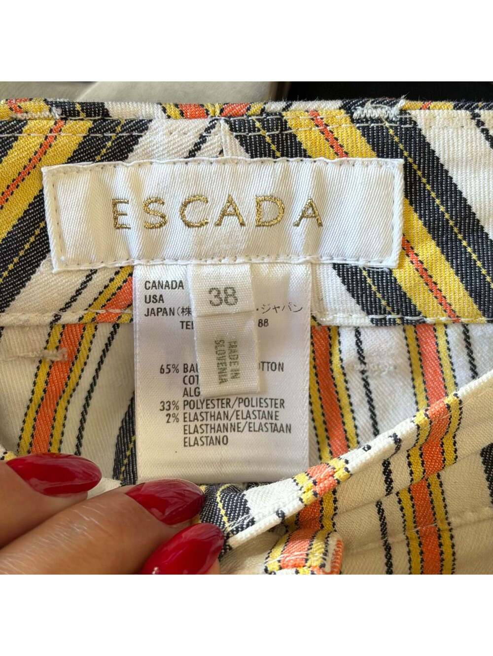 Escada - Picture 7 of 9